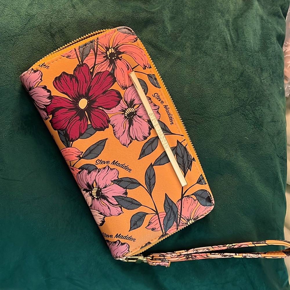 Mustard floral Steve Madden wristlet wallet